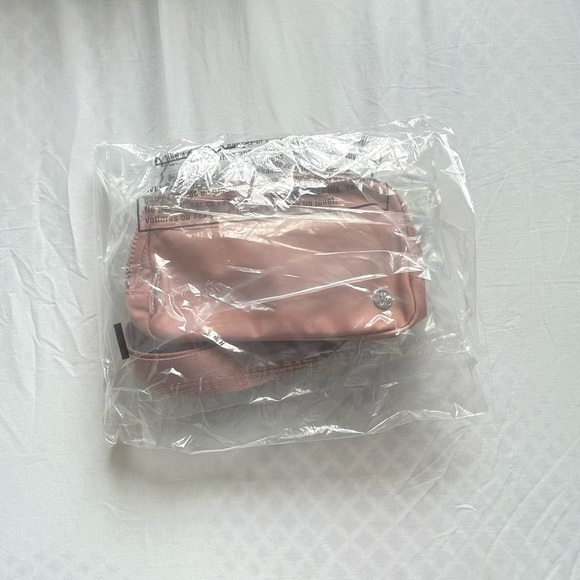 lululemon everywhere belt bag 💗 - Picture 5 of 5